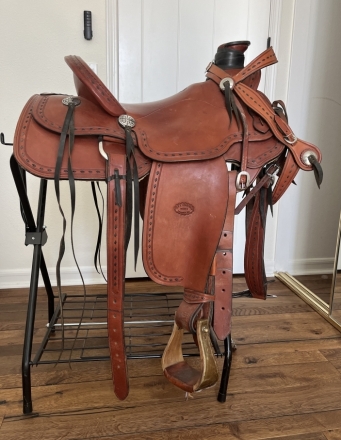 Tack ID: 568571 Custom Lyle Henderson western saddle - PhotoID: 153152 - Expires 27-Feb-2025 Days Left: 173