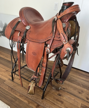 Tack ID: 568571 Custom Lyle Henderson western saddle - PhotoID: 153153 - Expires 27-Feb-2025 Days Left: 121