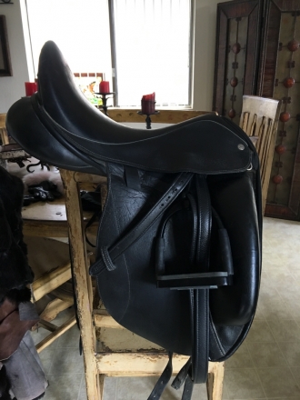 Tack ID: 568598 Custom Saddlery Dressage Saddle - PhotoID: 153204 - Expires 08-Sep-2024 Days Left: 1