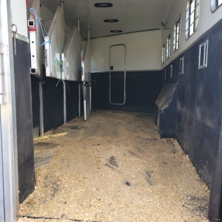 Tack ID: 568605 Keifer Genesis X-E145 Living Quarters ~ 5 Horse ~ Sleeps 6 - PhotoID: 153223 - Expires 15-Mar-2025 Days Left: 137