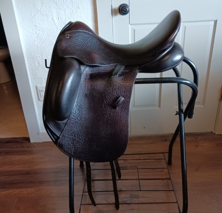 Tack ID: 568616 BEAUTIFUL 2019 County Epiphany Dark Brown Dressage - PhotoID: 153233 - Expires 13-Sep-2024 Days Left: 6