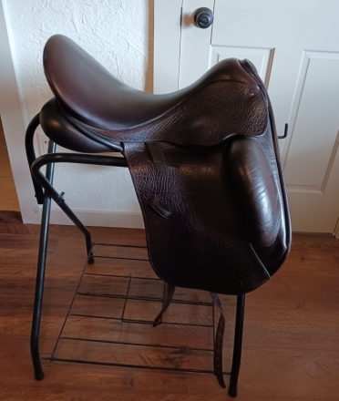 Tack ID: 568616 BEAUTIFUL 2019 County Epiphany Dark Brown Dressage - PhotoID: 153234 - Expires 13-Sep-2024 Days Left: 6