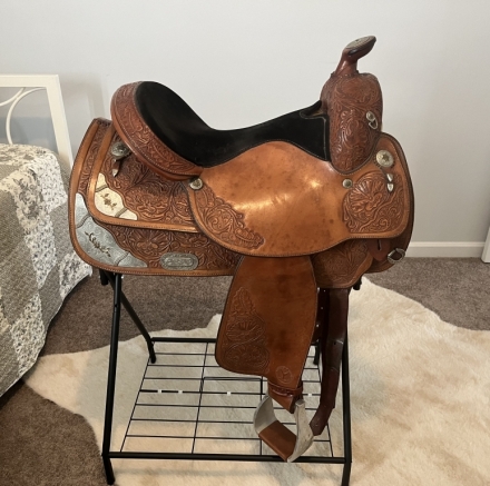 Tack ID: 568683 Circle Y Equitation Show Saddle-Gently Used - PhotoID: 153321 - Expires 22-Sep-2024 Days Left: 6