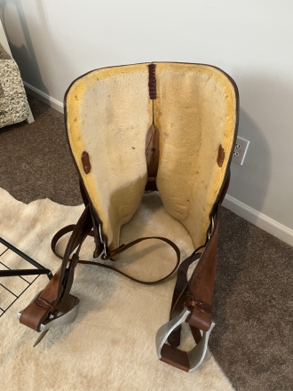 Tack ID: 568683 Circle Y Equitation Show Saddle-Gently Used - PhotoID: 153322 - Expires 22-Sep-2024 Days Left: 6