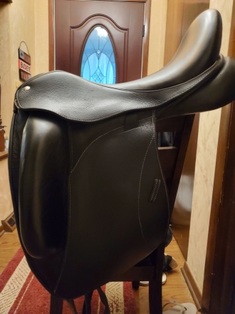 Tack ID: 568691 2013 18 Custom Saddlery Icon Coda Dressage Saddle - PhotoID: 153344 - Expires 24-Sep-2024 Days Left: 8