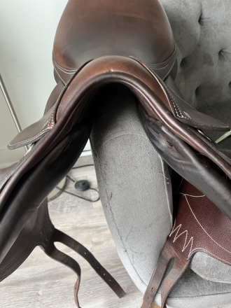 Tack ID: 568694 17 VOLTAIRE ESSENTIAL medium monoflap ump saddle - PhotoID: 153350 - Expires 25-Sep-2024 Days Left: 9