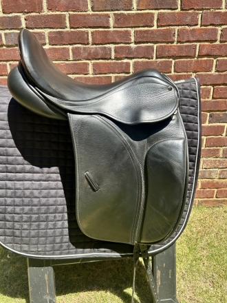 Tack ID: 568704 County Connection 18 M Saddle for Sale - PhotoID: 153362 - Expires 27-Sep-2024 Days Left: 20