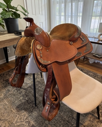 Tack ID: 568792 Crates Western Show Saddle #2312 - PhotoID: 153510 - Expires 17-Oct-2024 Days Left: 31