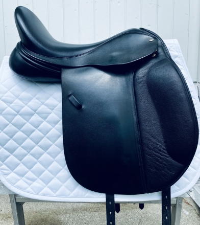 Tack ID: 568857 Frank Baines Omni Dressage 18” - PhotoID: 153731 - Expires 29-Nov-2024 Days Left: 72