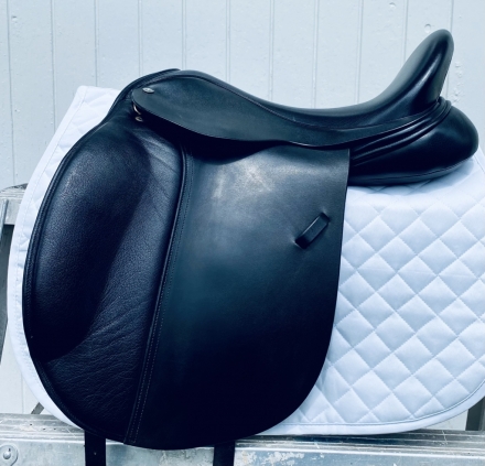 Tack ID: 568857 Frank Baines Omni Dressage 18” - PhotoID: 153732 - Expires 29-Nov-2024 Days Left: 71