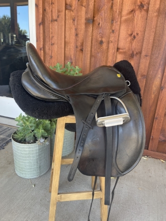 Tack ID: 568873 Revere Dressage Saddle 18.5” - PhotoID: 153617 - Expires 06-Nov-2024 Days Left: 49