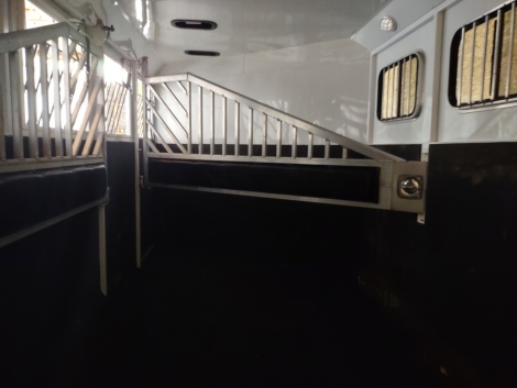 Tack ID: 568916 2017 Trail West 3 horse trailer - PhotoID: 153665 - Expires 18-Nov-2024 Days Left: 60