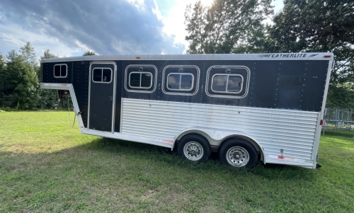 Tack ID: 568950 Featherlite horse trailer - PhotoID: 153723 - Expires 29-Nov-2024 Days Left: 42