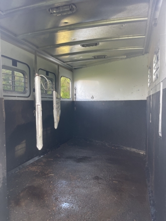 Tack ID: 568950 Featherlite horse trailer - PhotoID: 153724 - Expires 29-Nov-2024 Days Left: 42