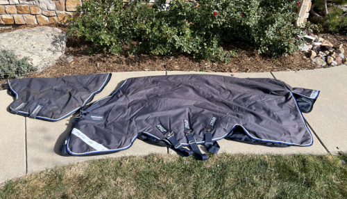 Tack ID: 569167 Winter Turnout Blanket with Neck Cover and Tail Cover - PhotoID: 153995 - Expires 01-Feb-2025 Days Left: 72