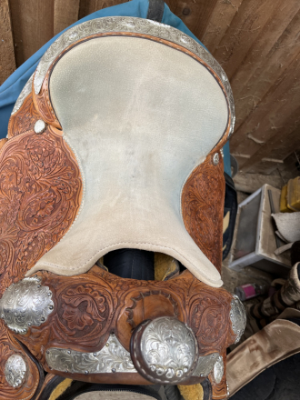 Tack ID: 569199 Gorgeous Reinsman Show Saddle 16” SQH - PhotoID: 154033 - Expires 11-Feb-2025 Days Left: 82