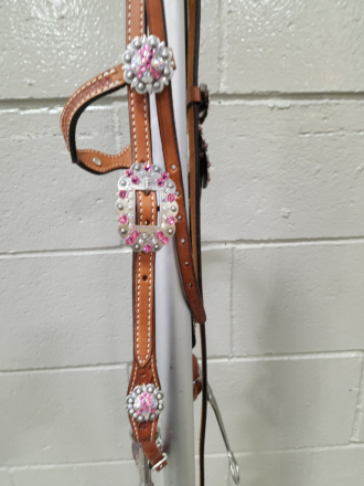 Tack ID: 569219 16 Showman Breast Cancer Saddle, bridle and breastcollar - PhotoID: 154059 - Expires 22-Feb-2025 Days Left: 80