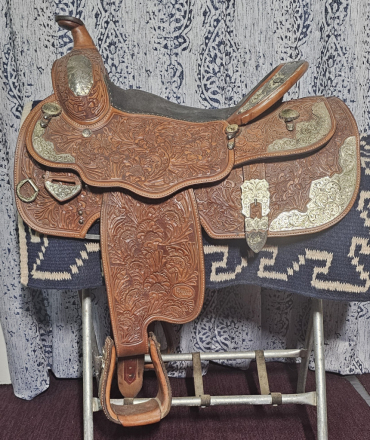 Tack ID: 569253 15 Inch Billy Royal Western Show Saddle - PhotoID: 154108 - Expires 10-Mar-2025 Days Left: 78