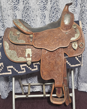 Tack ID: 569253 15 Inch Billy Royal Western Show Saddle - PhotoID: 154109 - Expires 10-Mar-2025 Days Left: 78